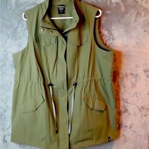 HAPPY CAMPER TORRID Vest Womens Sz 1 1X Olive Green Full Zip Snaps Drawstring